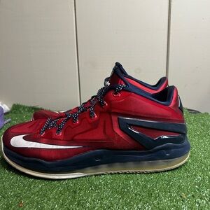 Size 11.5M- Nike Max LeBron 11 Low "Independence Day" red blue chrome